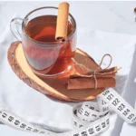 How to prepare cinnamon tea for weight loss with a cup of tea and cinnamon sticks